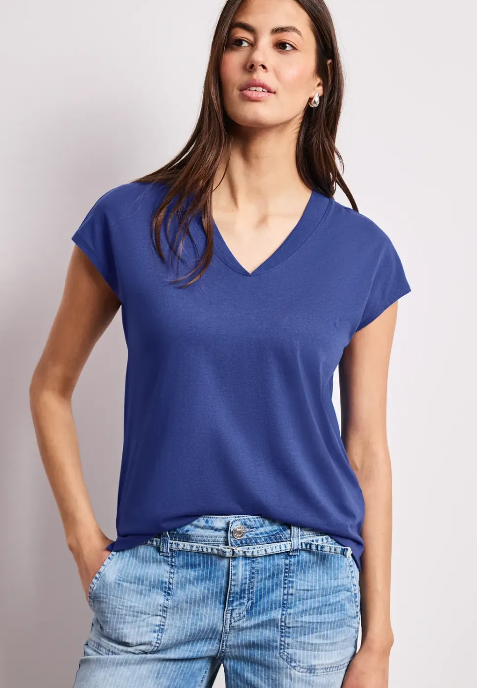 Shirt met overhangende schouders en V-hals