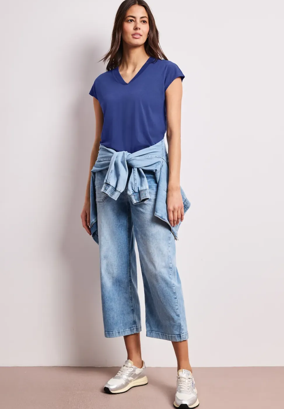 Shirt met overhangende schouders en V-hals