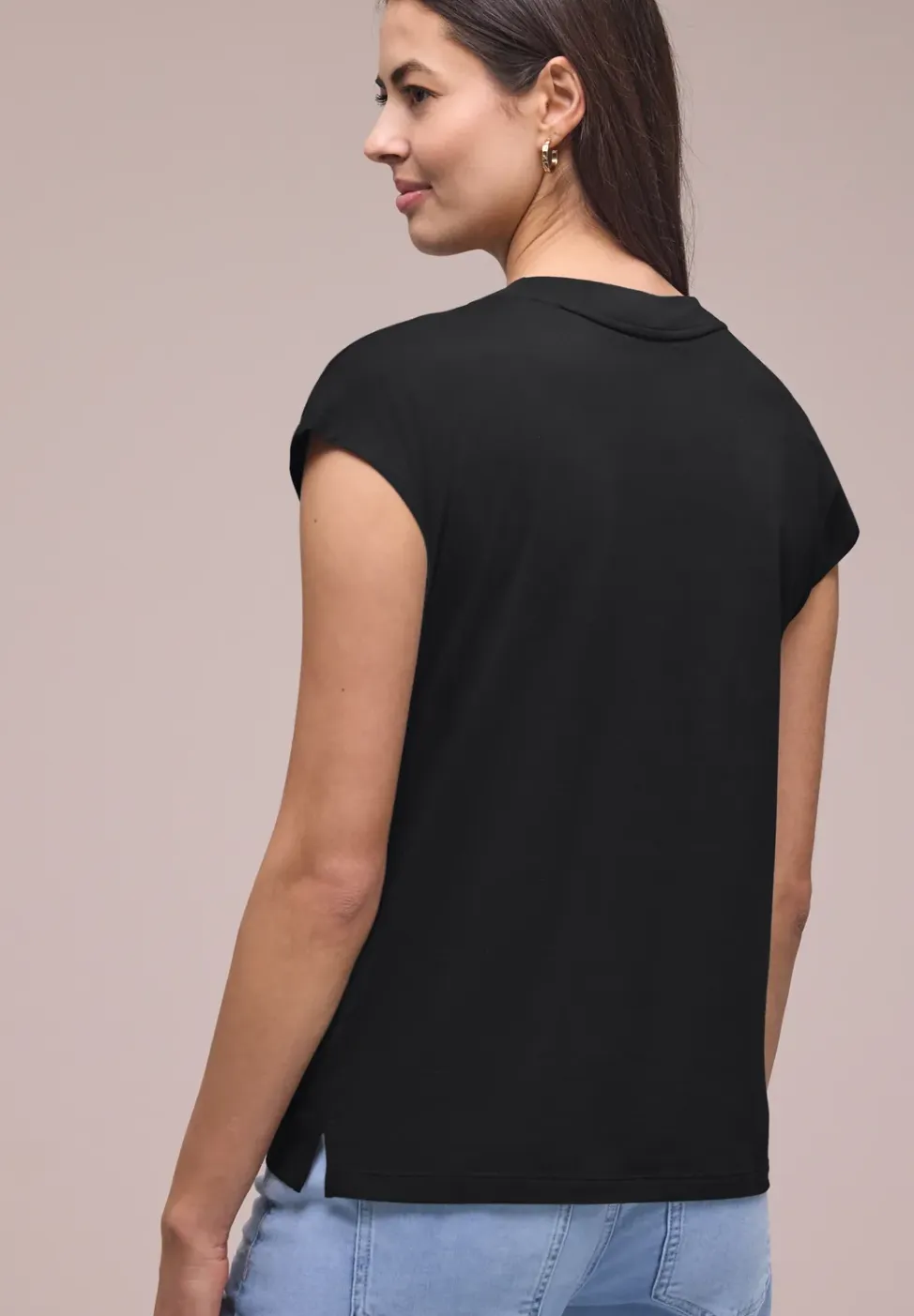 Shirt met overhangende schouders en V-hals