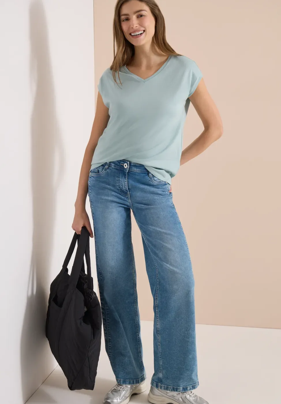Shirt met overhangende schouders en V-hals