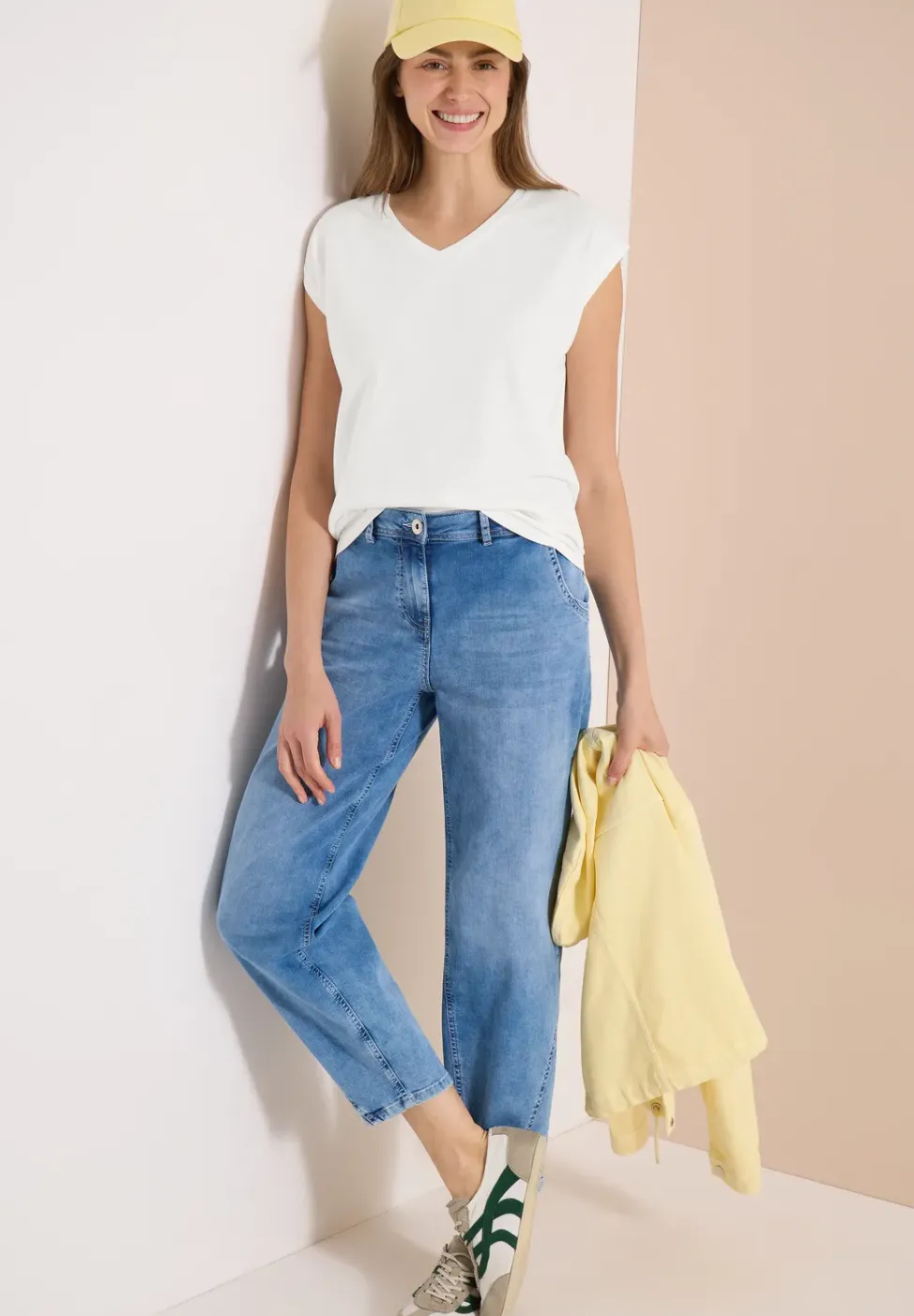Shirt met overhangende schouders en V-hals