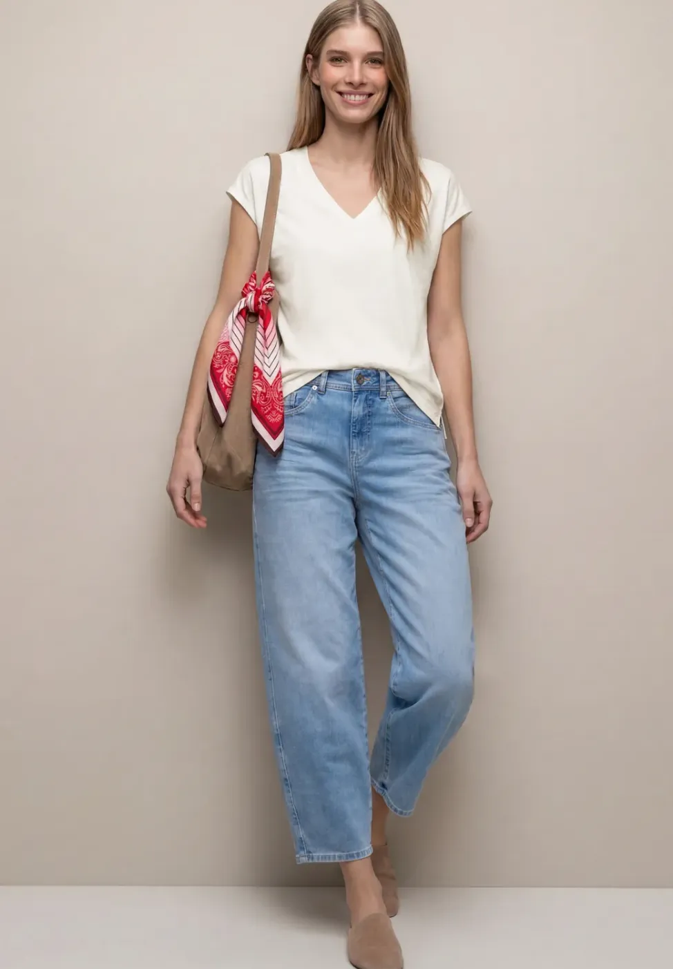 Shirt met overhangende schouders en V-hals