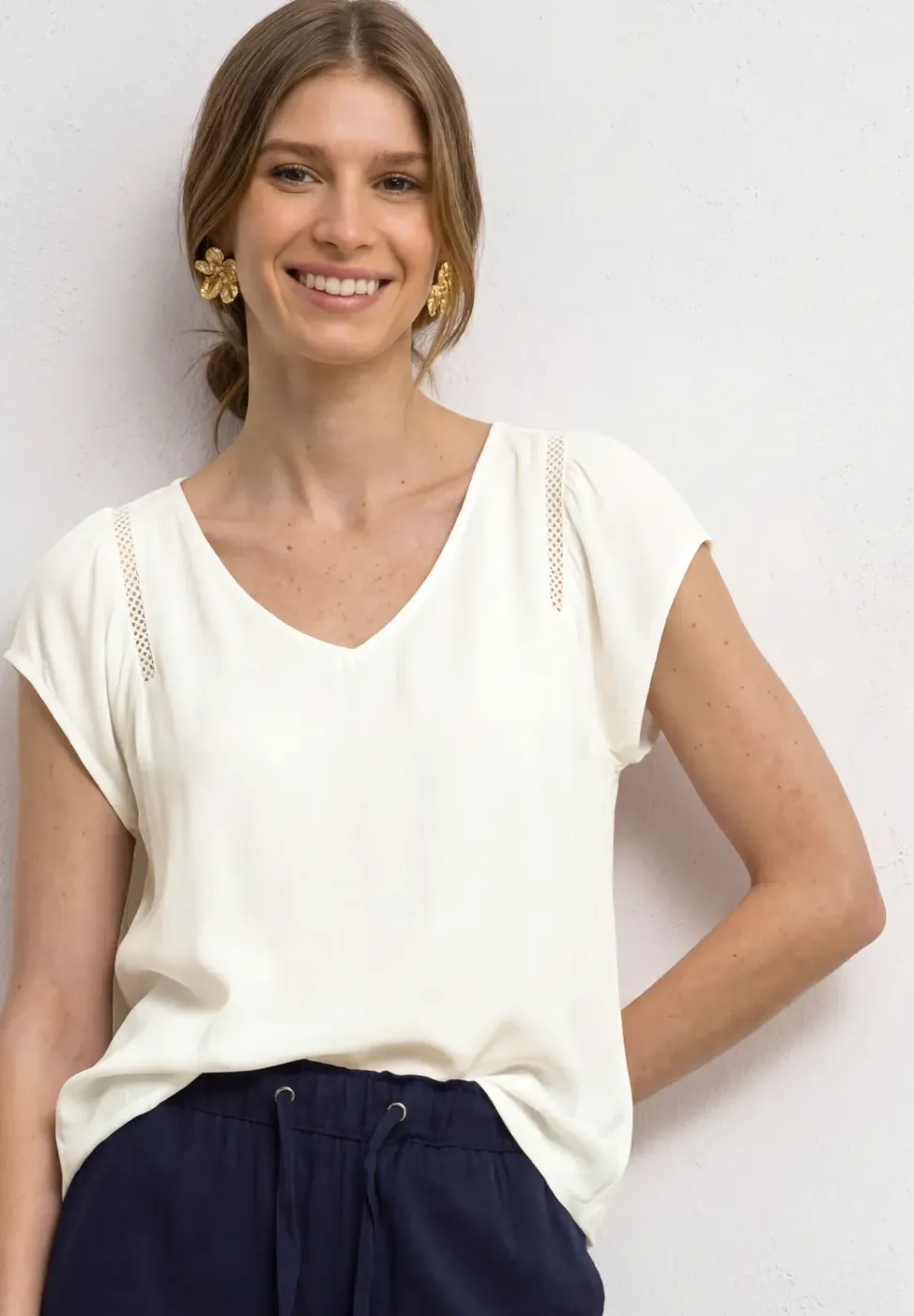 Shirt met overhangende schouders en V-hals