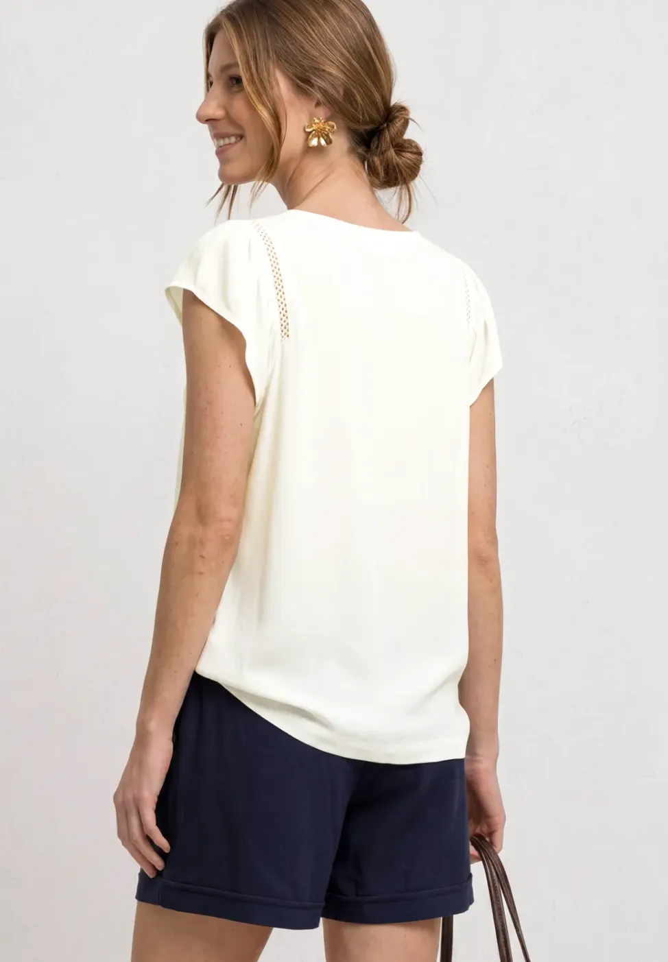 Shirt met overhangende schouders en V-hals