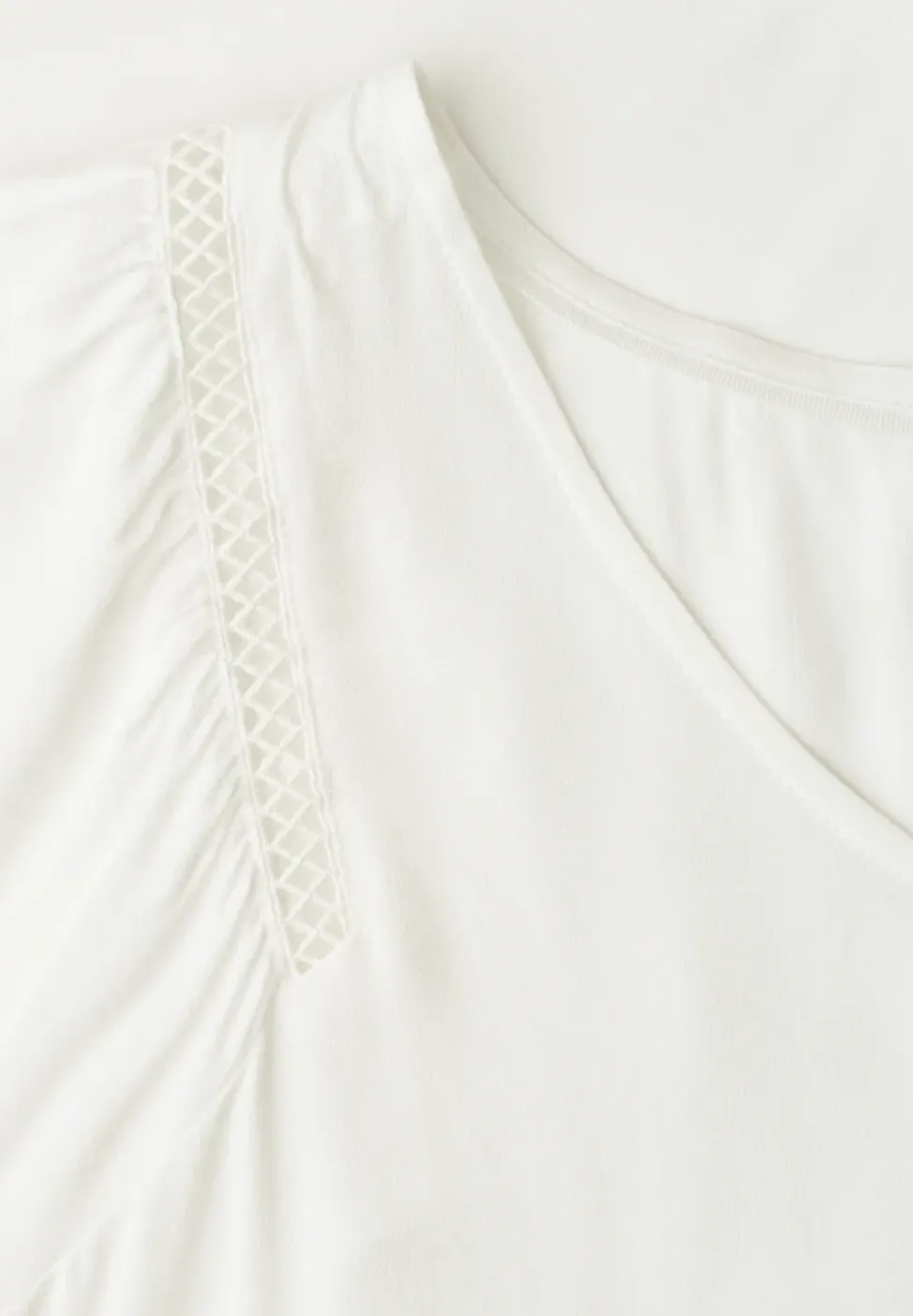 Shirt met overhangende schouders en V-hals