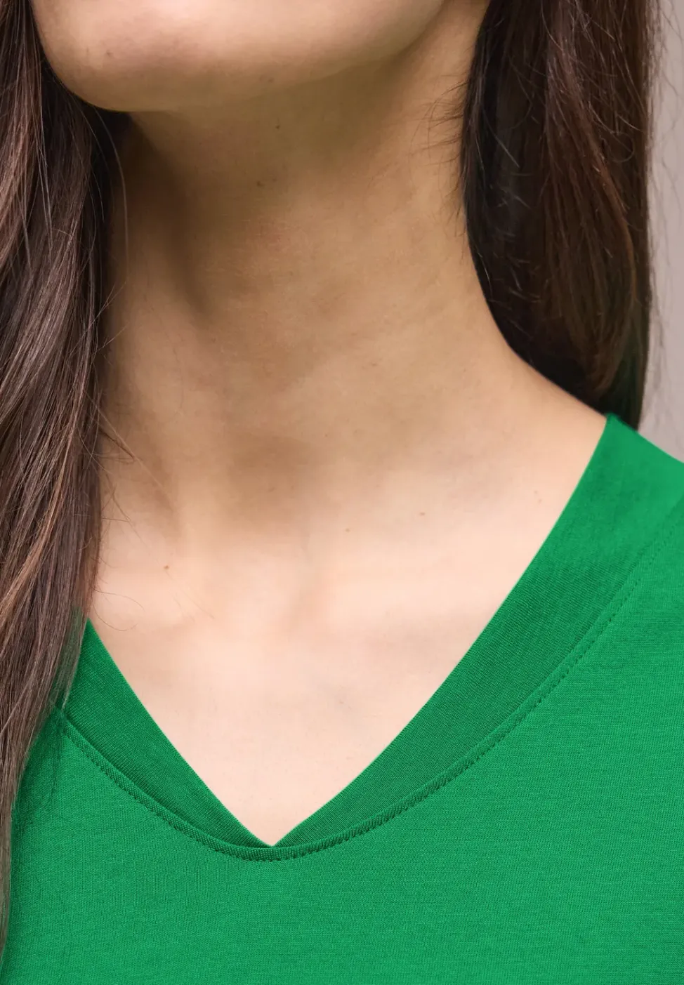 Shirt met overhangende schouders en V-hals
