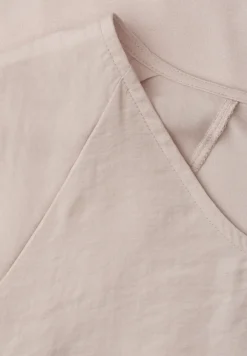 Shirt met overhangende schouders in een structuurmix