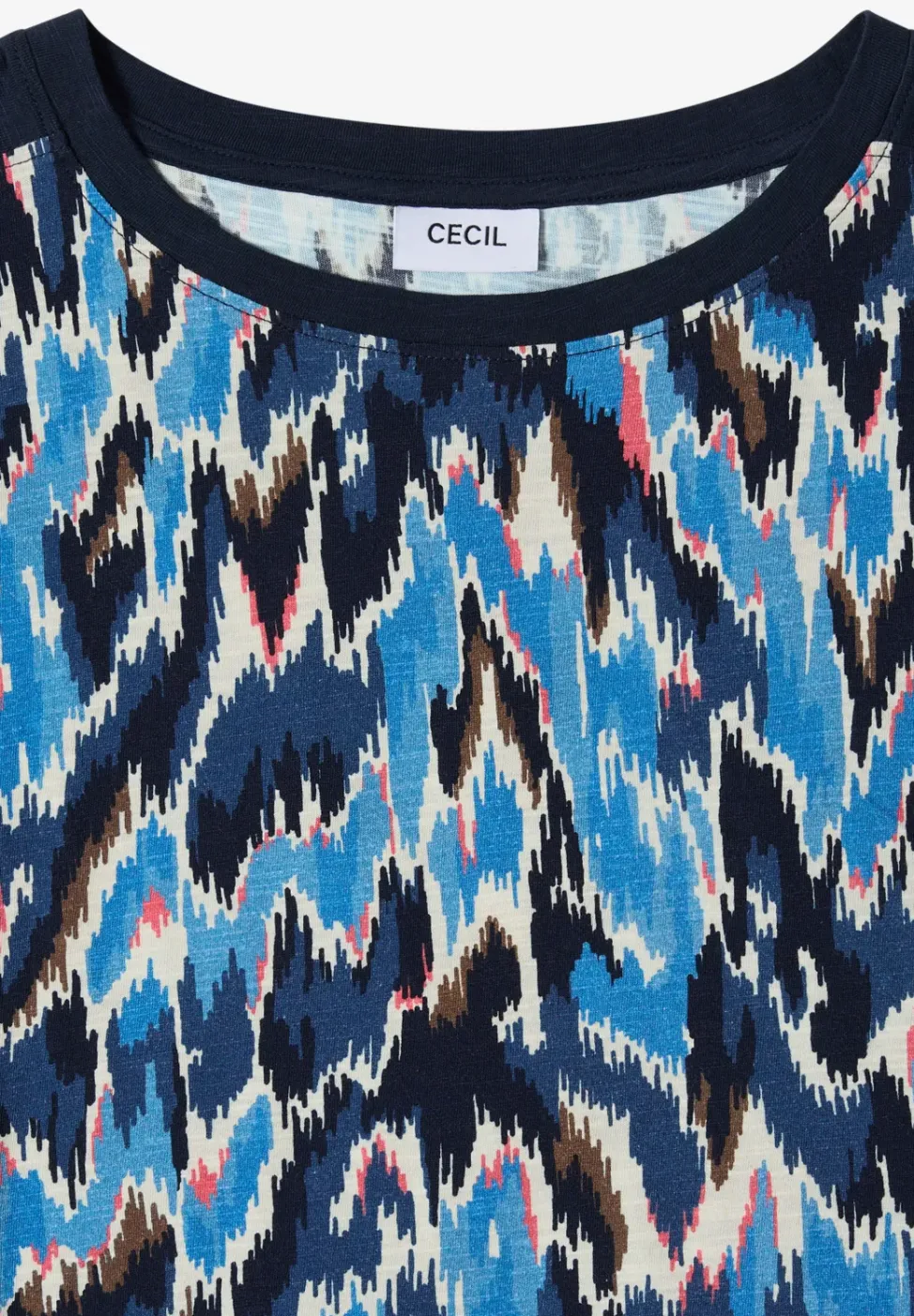 Shirt met patroon en tape