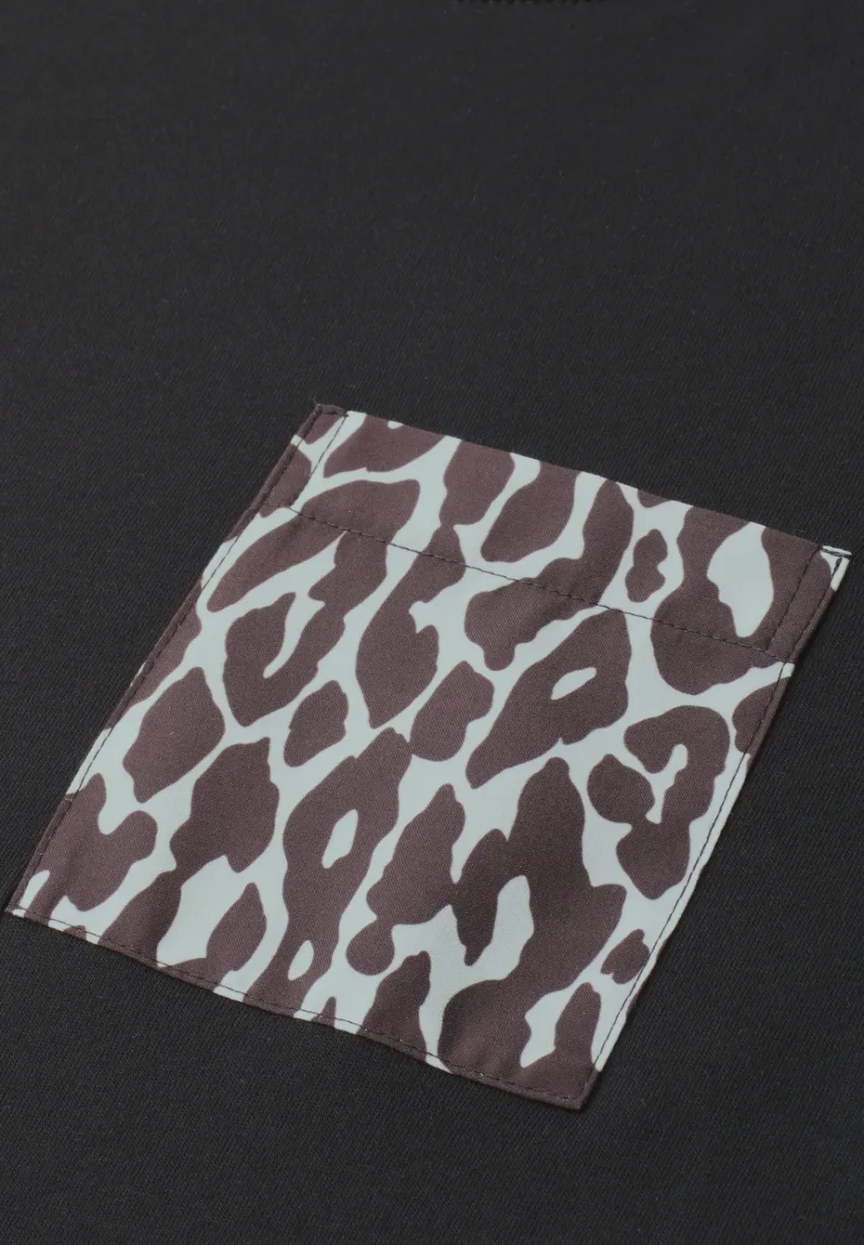 Shirt met ronde hals en borstzak