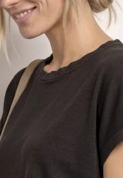 Shirt met ronde hals en decoratieve tape