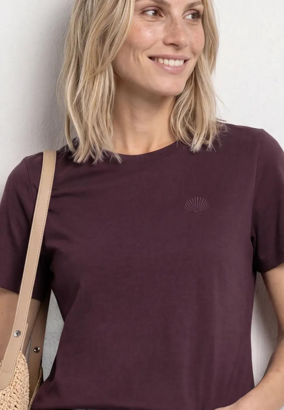 Shirt met ronde hals en geborduurd detail