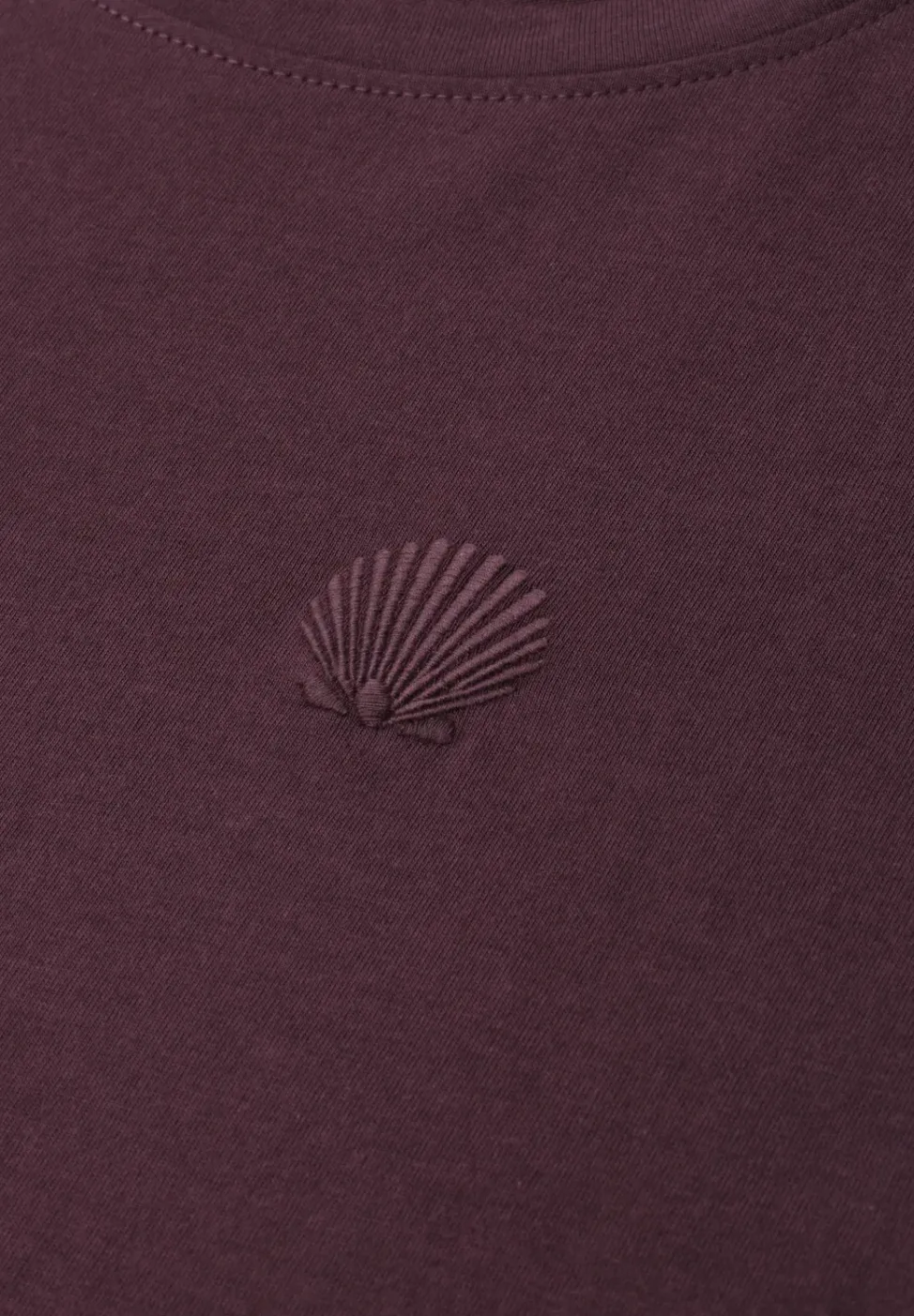 Shirt met ronde hals en geborduurd detail