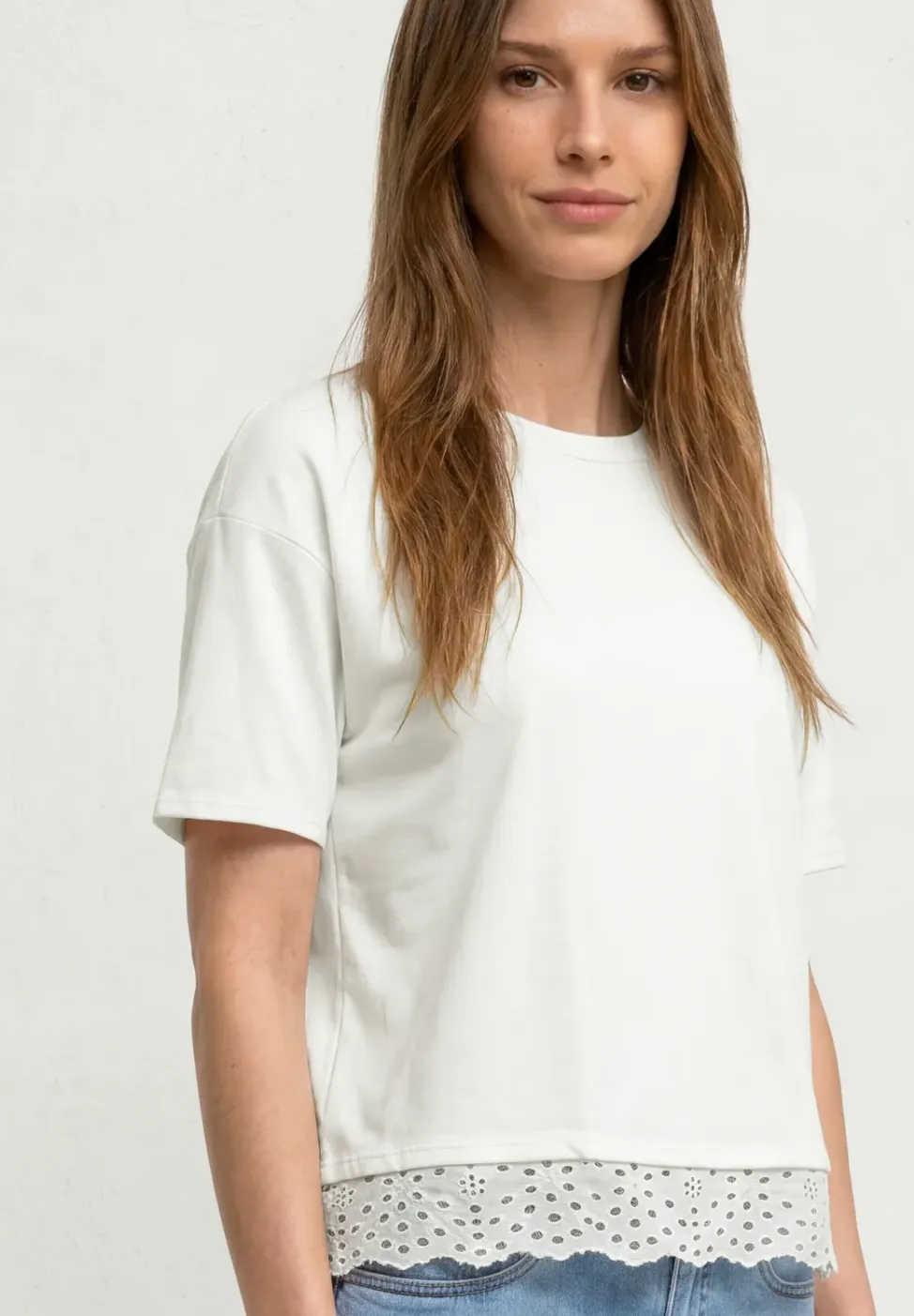 Shirt met ronde hals en kant