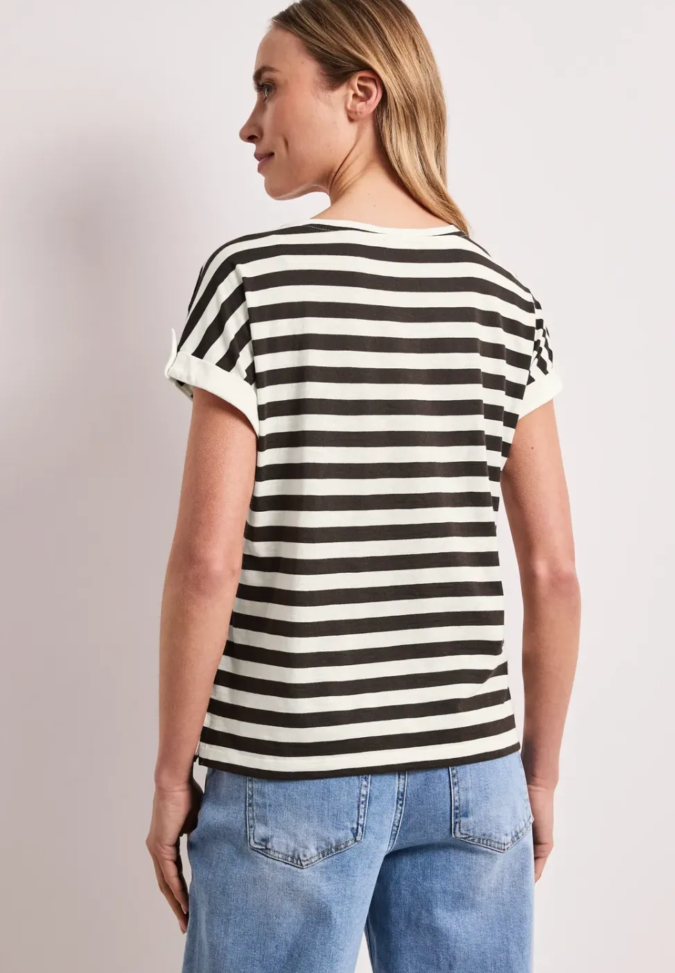Shirt met ronde hals en knoopdetail