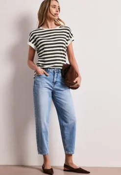 Shirt met ronde hals en knoopdetail