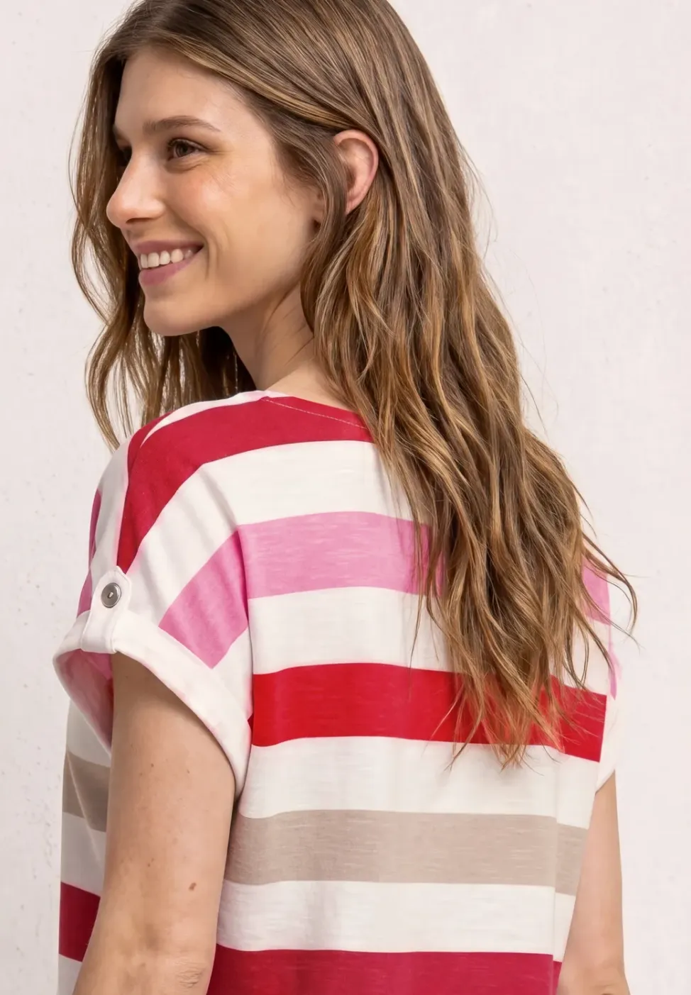 Shirt met ronde hals en knoopdetails