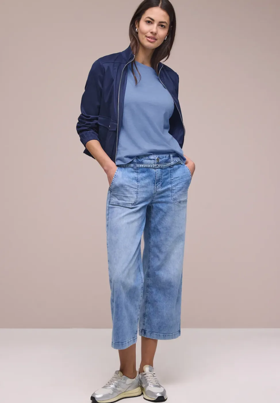 Shirt met ronde hals en knoopdetails
