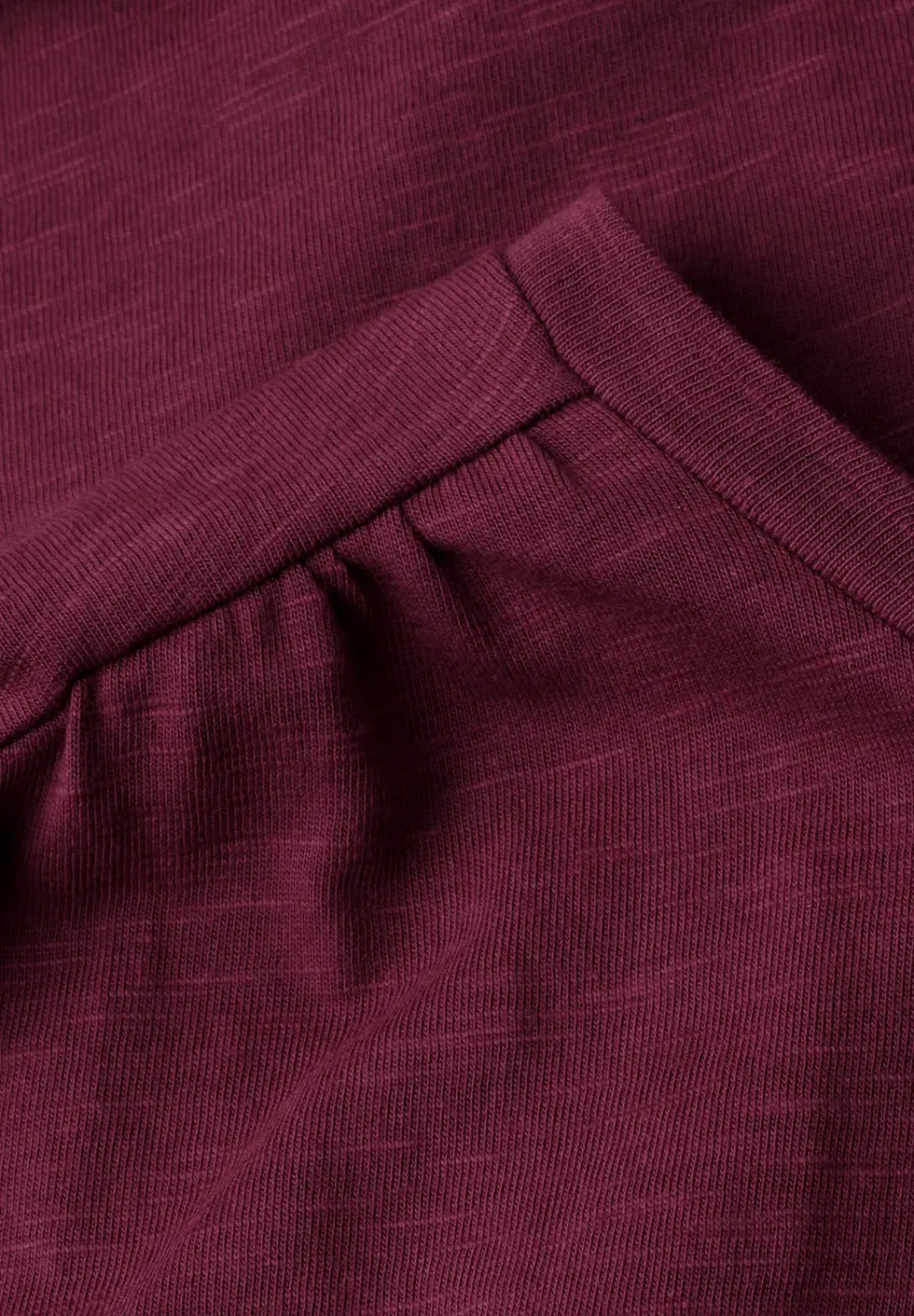 Shirt met ronde hals en rimpels