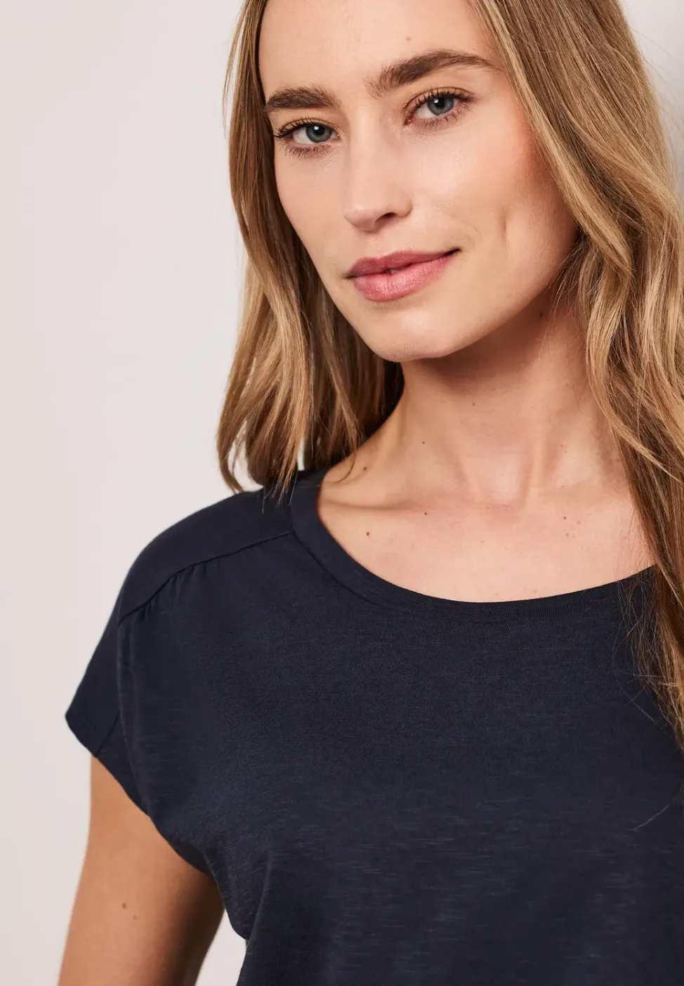 Shirt met ronde hals en rimpels
