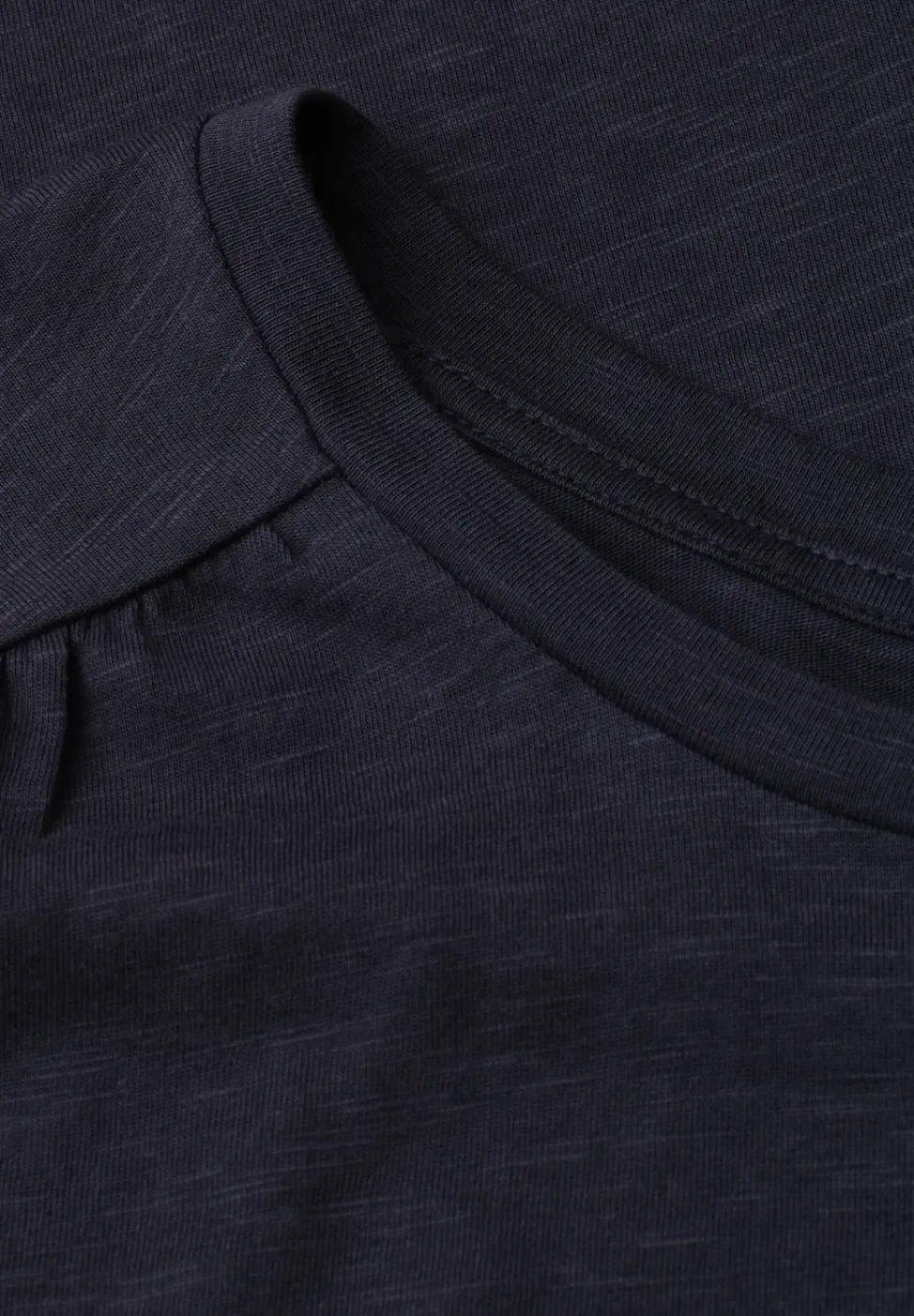 Shirt met ronde hals en rimpels