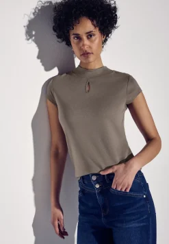 Shirt met subtiele uitsnijding