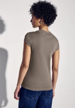 Shirt met subtiele uitsnijding