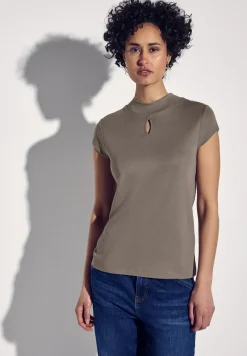 Shirt met subtiele uitsnijding