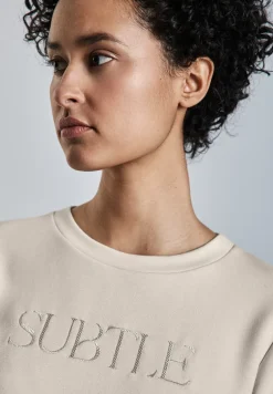 Shirt met tekstborduring