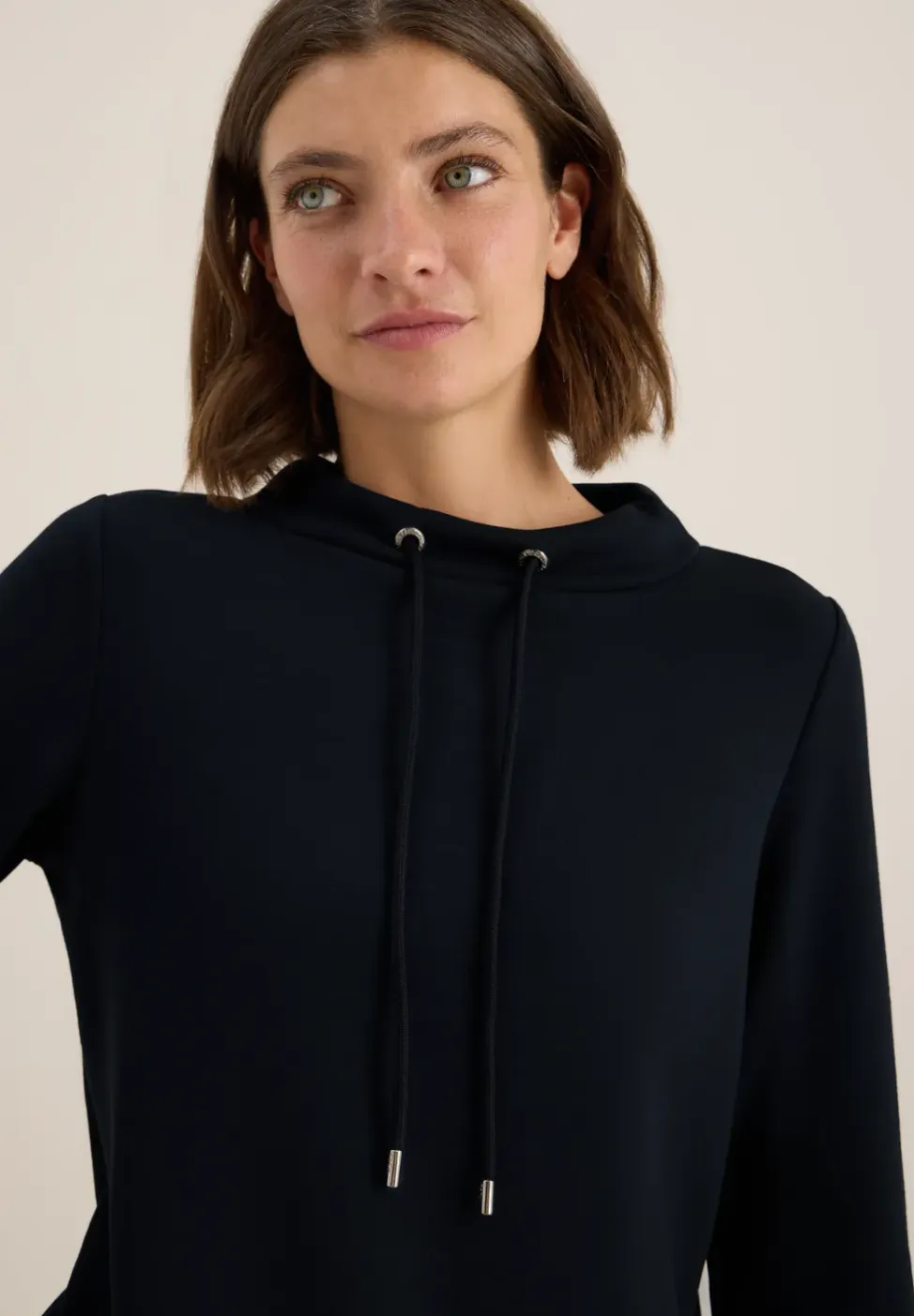 Shirt met trechtervormige hals