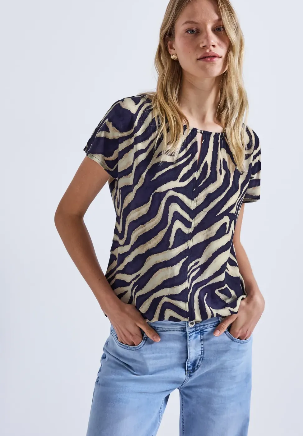 Shirt met uitsnijding