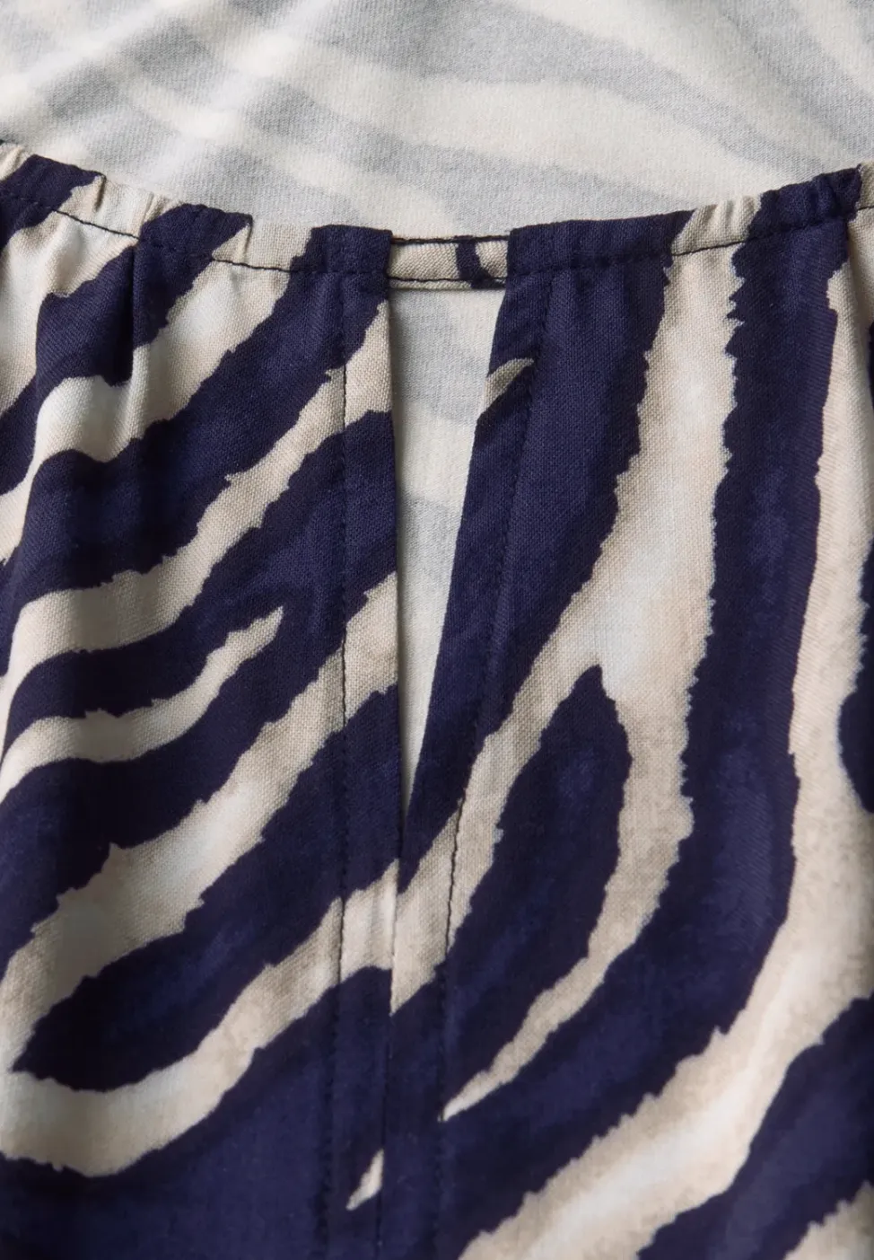 Shirt met uitsnijding