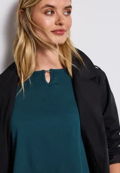 Shirt met uitsnijding