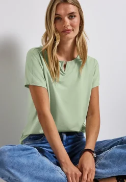 Shirt met uitsnijding