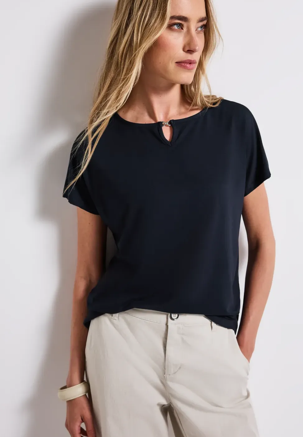 Shirt met uitsnijding