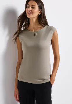 Shirt met uitsnijding