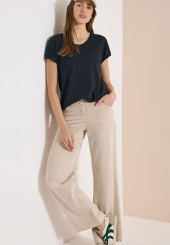 Shirt met V-hals en kanten detail