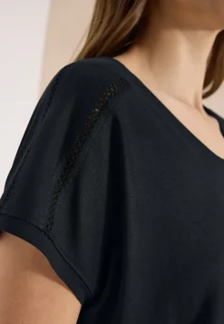 Shirt met V-hals en kanten detail