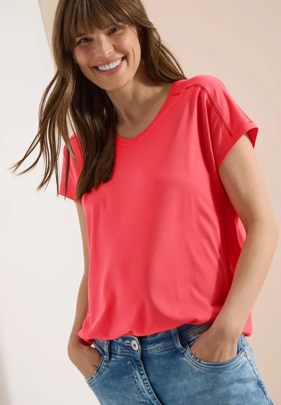 Shirt met V-hals en kanten detail