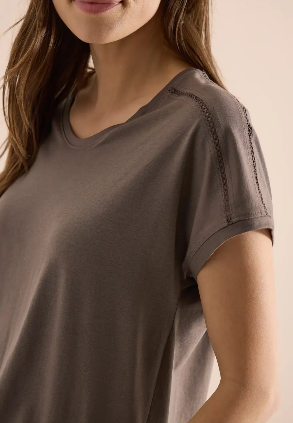 Shirt met V-hals en kanten detail