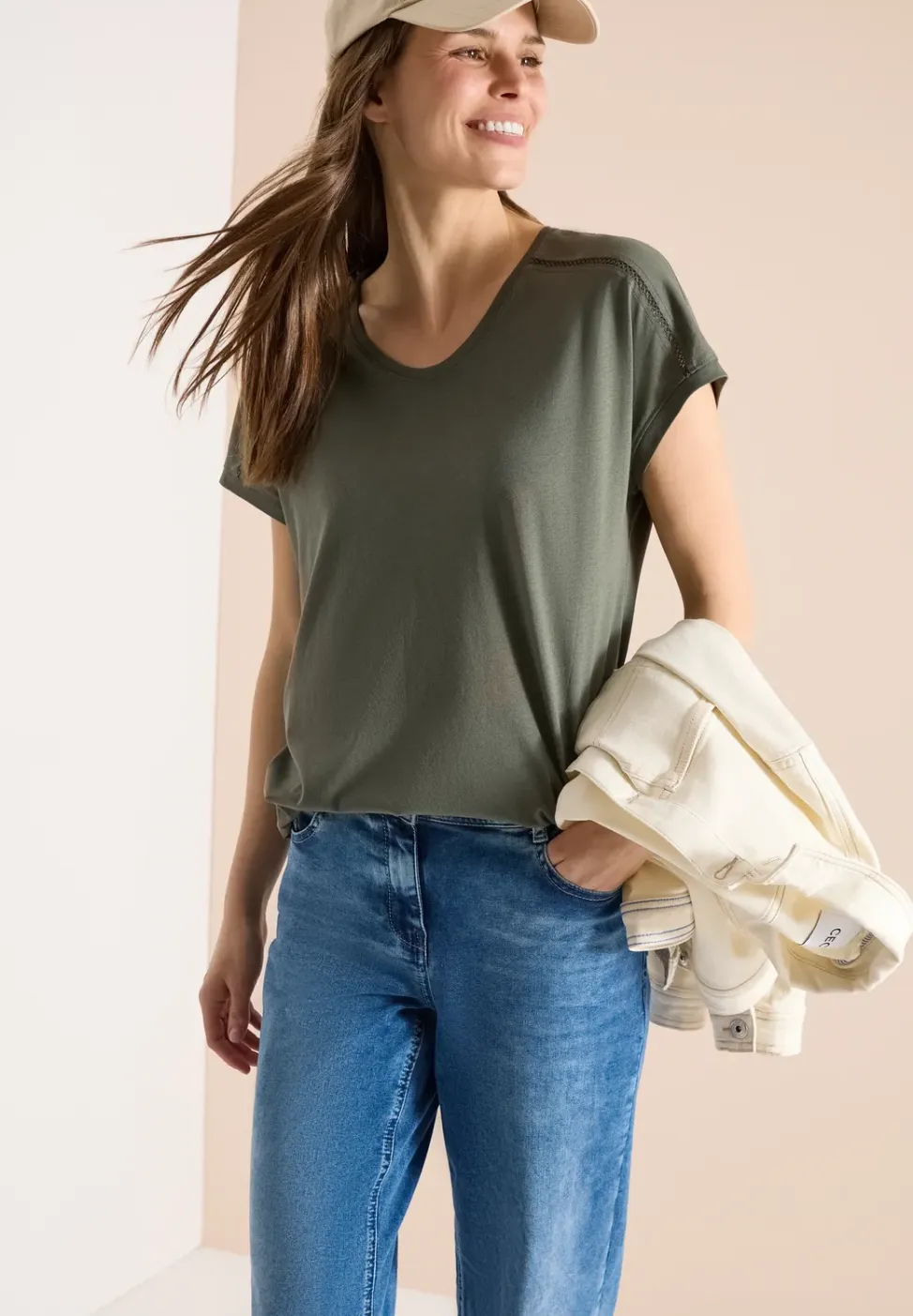 Shirt met V-hals en kanten detail