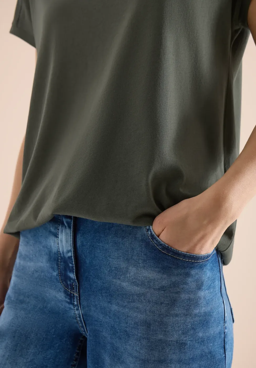 Shirt met V-hals en kanten detail