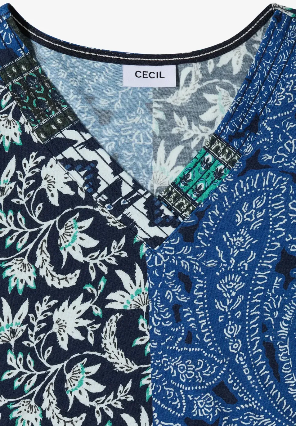 Shirt met V-hals en patchworkprint