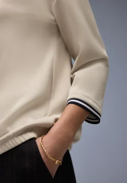 Shirt met zijdeachtige look en details