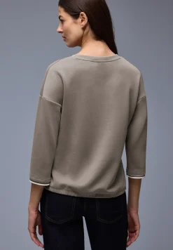 Shirt met zijdeachtige look en details