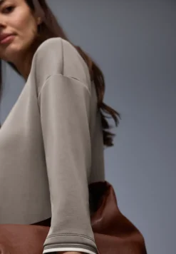 Shirt met zijdeachtige look en details