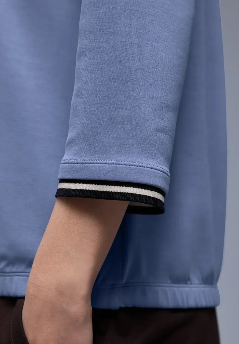 Shirt met zijdeachtige look en details