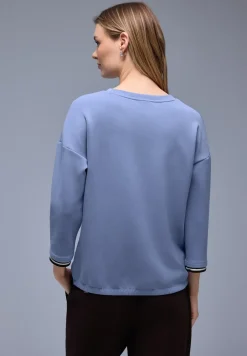 Shirt met zijdeachtige look en details