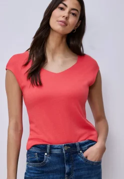 Shirt zonder mouwen met diamanten halslijn