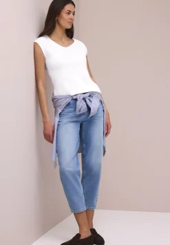 Shirt zonder mouwen met diamanten halslijn