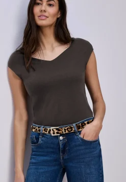 Shirt zonder mouwen met diamanten halslijn